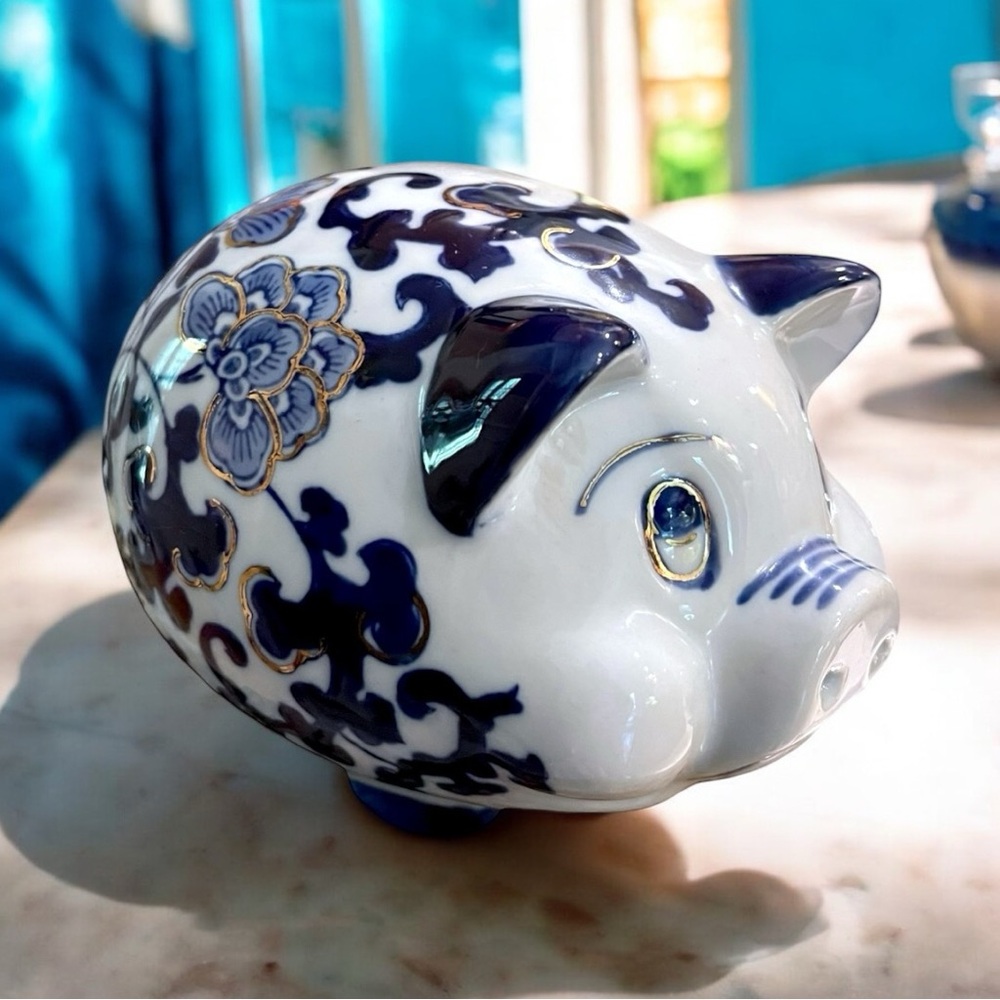 Vintage Blue & White Chinoiserie Piggy Figurine 3.5 Inches Tall - Picture 1 of 11